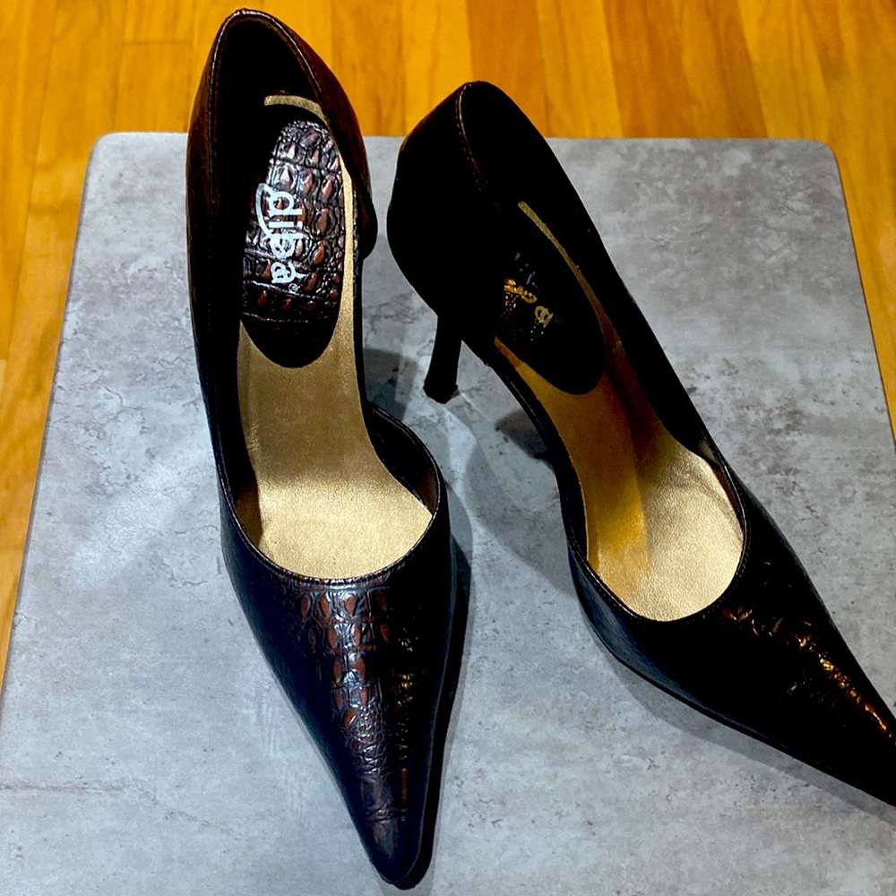 Brown alligator texture diva shoe size 5 1/2 B